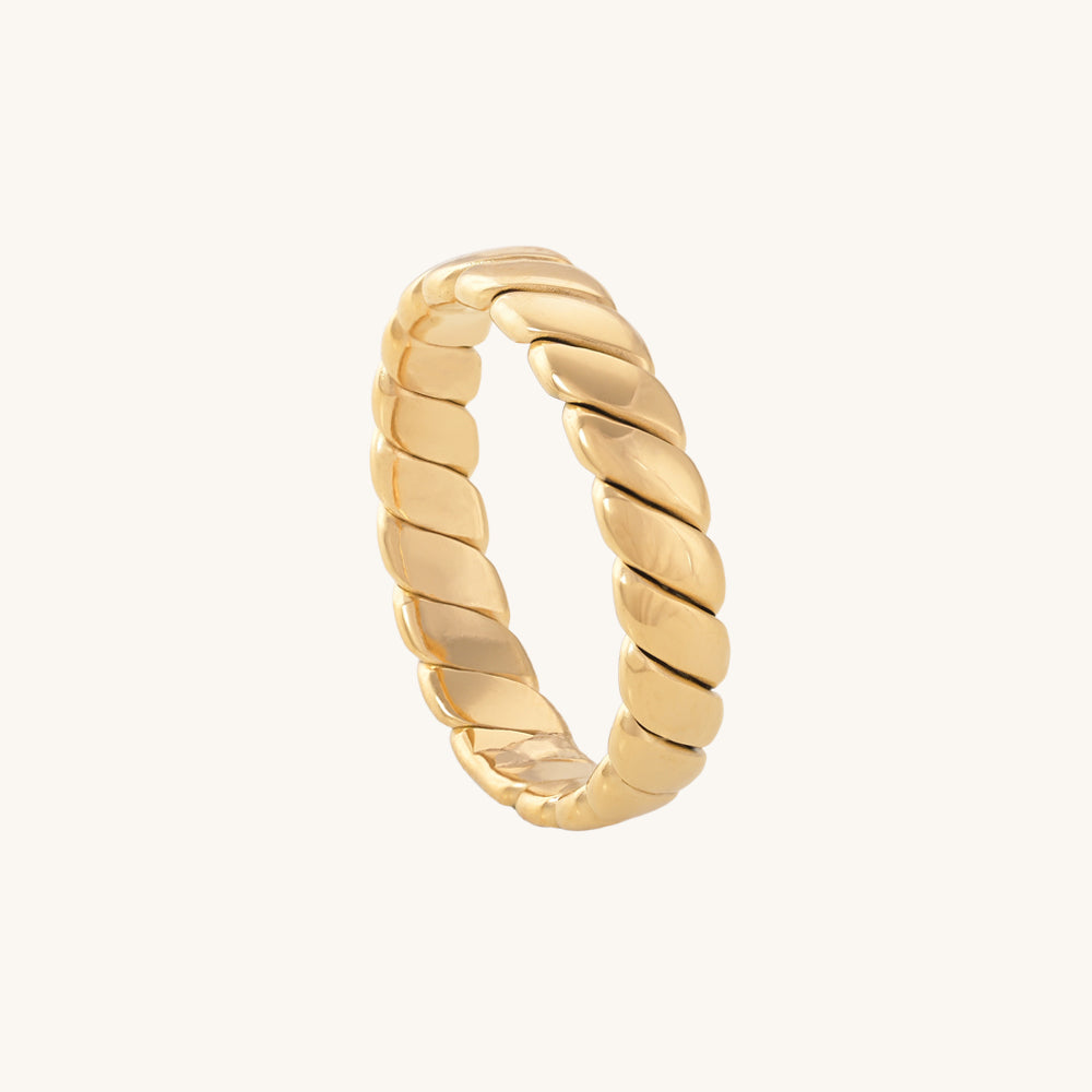 Baguette-Cut Diamond Twist Ring in 14kt Gold | La Kaiser